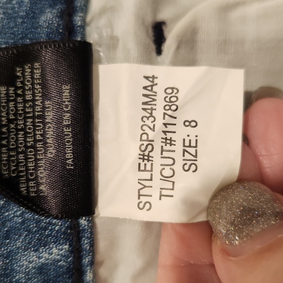 Kut from the Kloth Light Blue Cropped Jeans with Pearl Details Size 8! - Picture 6 of 11